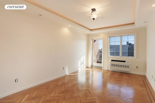 Primary Photo - 2717 Crescent St