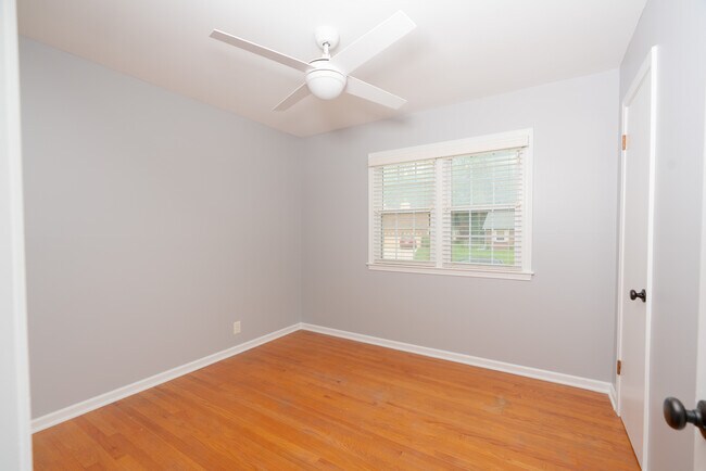 Building Photo - 9300 Outlook Dr
