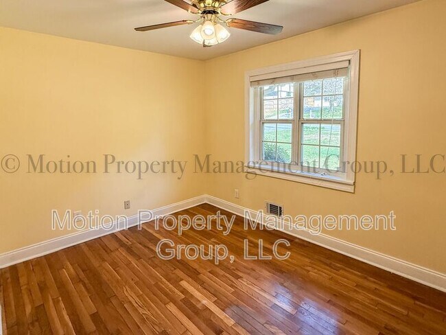 Building Photo - 2502 Little John Trail SE