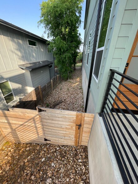 Building Photo - 5210 Rogers Ln