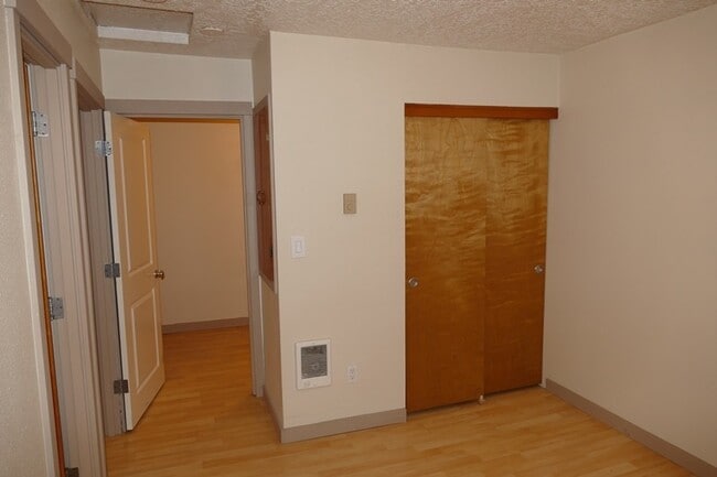 Building Photo - SE Arista Dr - 1 bedroom apartment in the ...