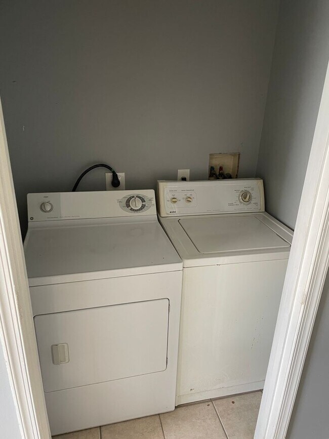 Building Photo - Beautiful Three - Bedroom Home In Baltimore