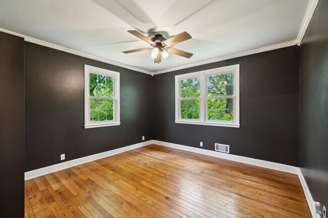 Building Photo - 1155 Ridge Hill Rd