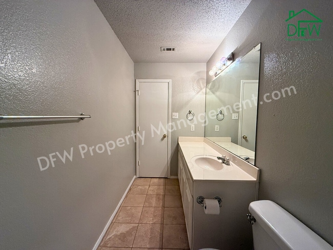 Building Photo - Spacious 3-Bedroom Corner Lot Home with Large Backyard in Arlington, TX