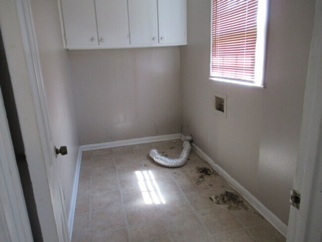 Building Photo - 3bd, 2ba. with carport
