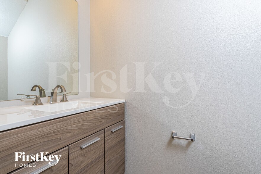 Building Photo - 2212 Tombstone Dr
