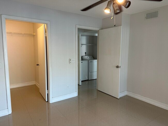 Building Photo - 1885 Palm Cove Blvd