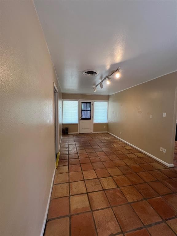 Building Photo - 2704 Cedar Dr
