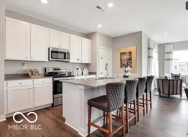 Building Photo - 11387 Plough St