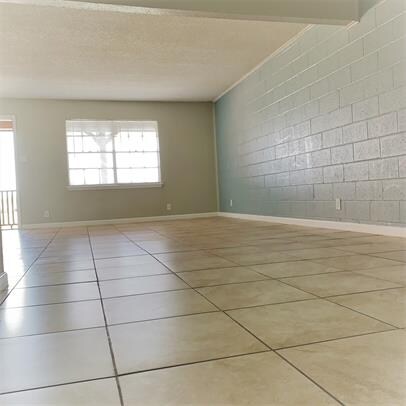 Building Photo - 3919 Englewood Cir