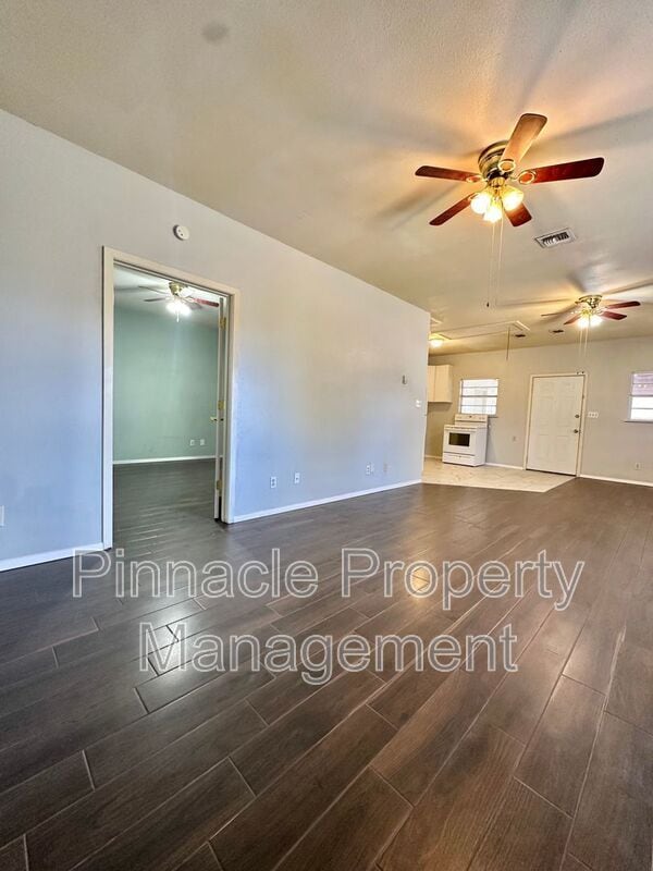 Building Photo - 504 E 17th St