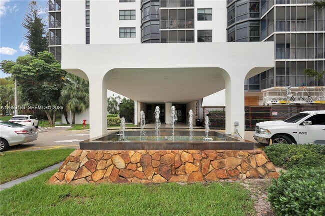 Building Photo - 20100 W Country Club Dr