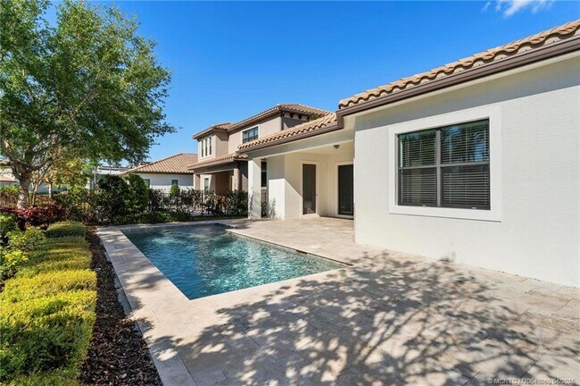 Building Photo - 255 Calmo Cir