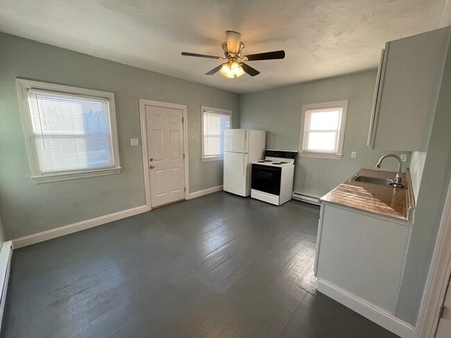 Building Photo - 14 Hartford Ave E