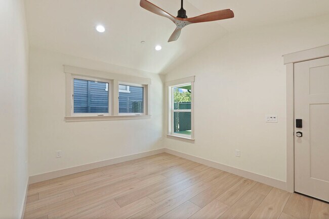 Building Photo - Beautiful 2 bedroom 1 Bathroom for rent in North Oak Park! Close to UC Davis and McGeorge Law