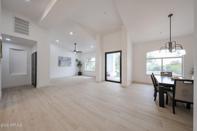 Building Photo - 8156 E Questa Rd