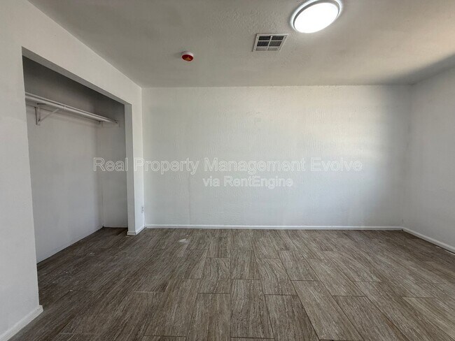 Building Photo - 3223 W Madison St