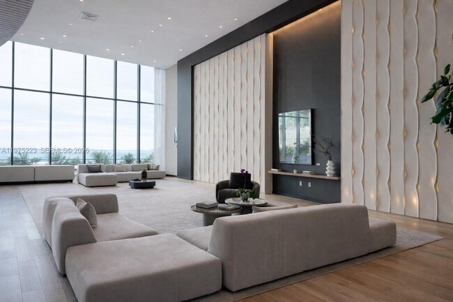 Building Photo - 460 NE 28th St