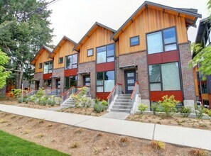 Building Photo - 3Bd/2.75Ba Seattle Townhouse