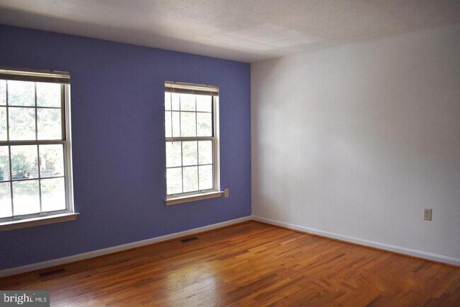 Building Photo - 107 Parkside Dr