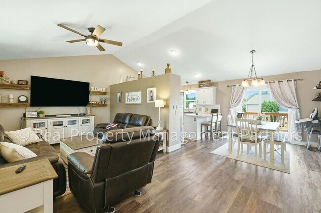 Building Photo - Updated 3-Bed Home with 2-Car Garage and Fenced in Yard on .23+ Acres, Near GVSU