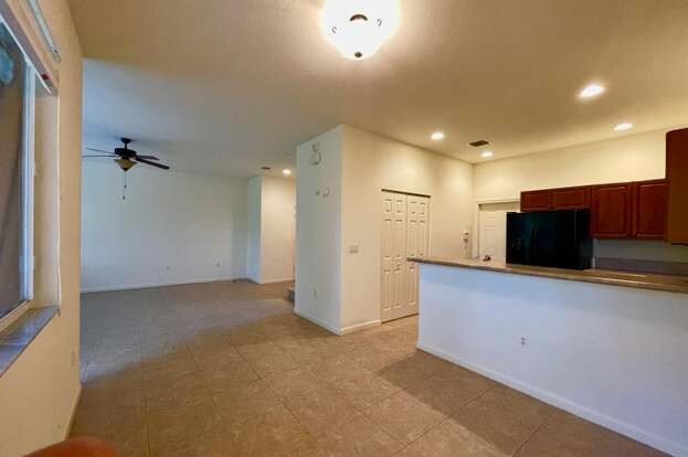 Building Photo - 2563 Stockbridge Square SW