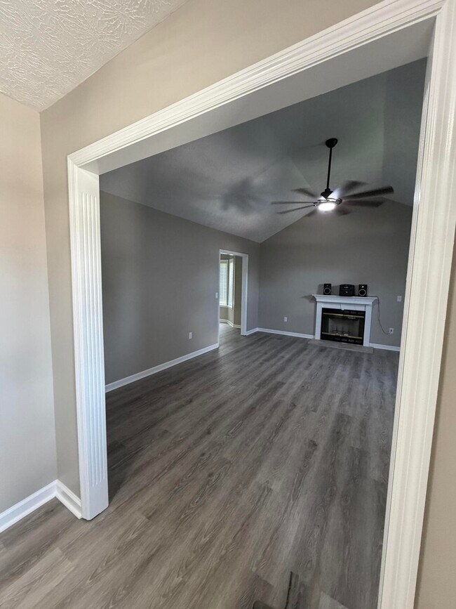 Building Photo - 372 Reynolds Dr