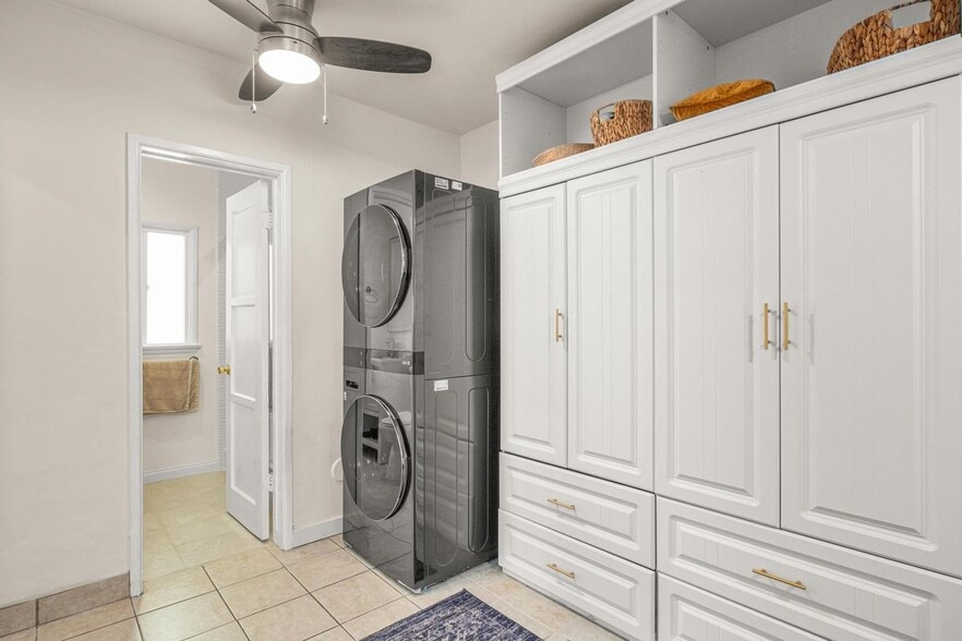 Building Photo - 58 10th Ct