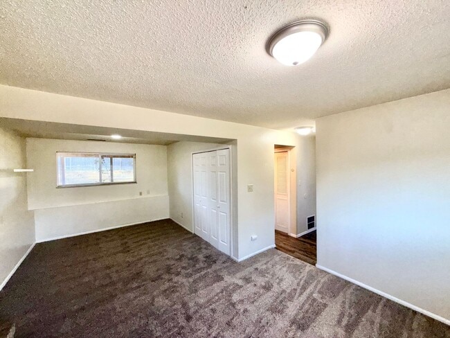 Building Photo - North-East Tri-Level Home!