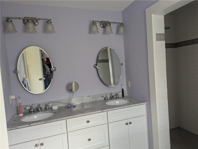 Building Photo - 209 Pond Shore Dr