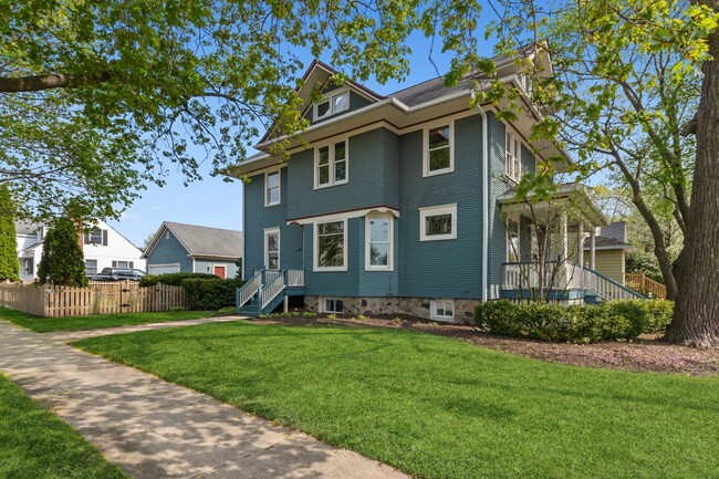 Building Photo - 403 S Hough St