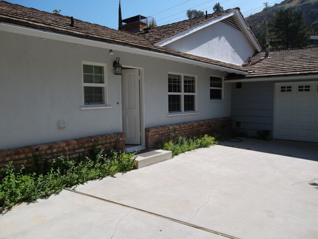 Building Photo - 3751 Stone Canyon Ave