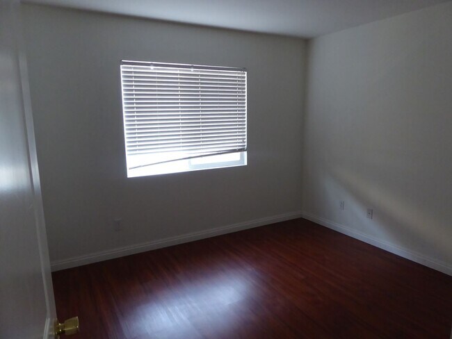 Building Photo - COMING SOON! 4 Bedroom Home for Rent in Castaic!