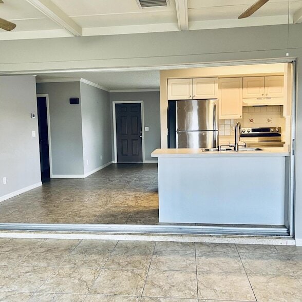 Building Photo - 530 SW Prima Vista Blvd