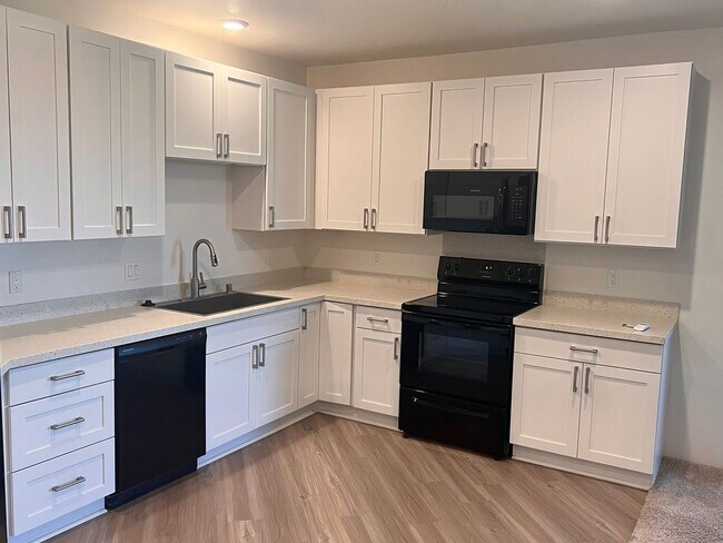 Building Photo - Now Available in Ho‘opili – 1 BR/1 BA with 2 Tandem Parking