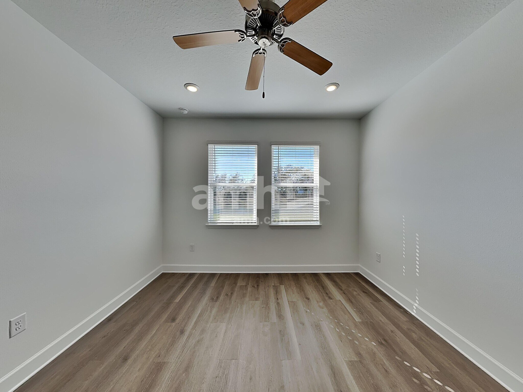 Building Photo - 16438 Cheyanne Ct