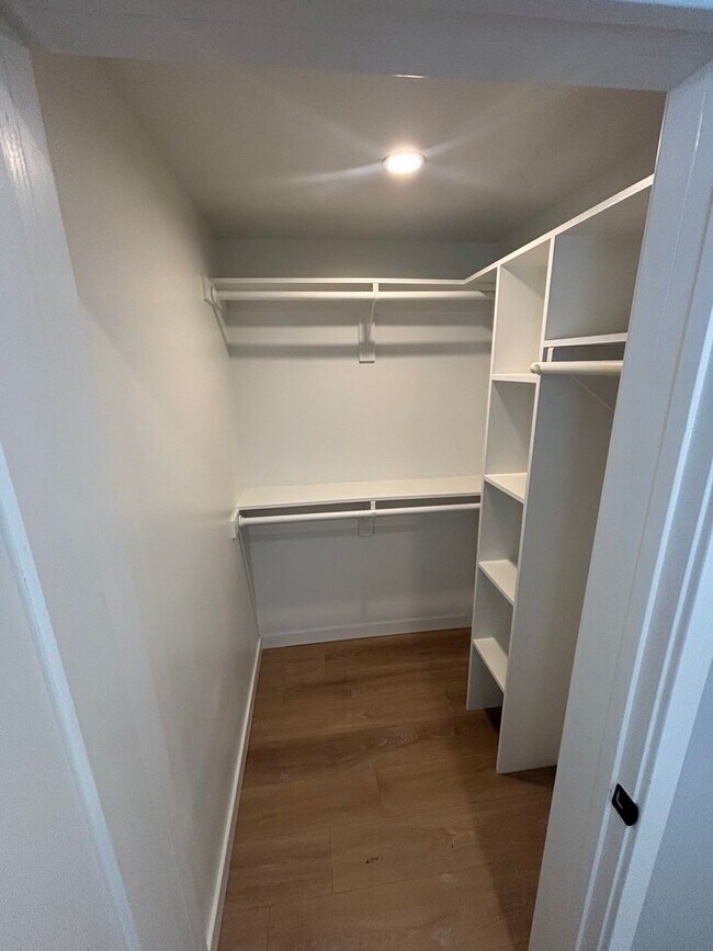 Building Photo - Beautiful 2 bed 1 bath modern apartment in Del Rey, Culver City adjacent