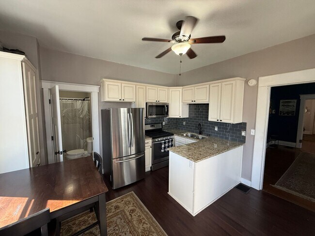 Building Photo - GERMANTOWN 2-BED 2-BATH FENCED YARD