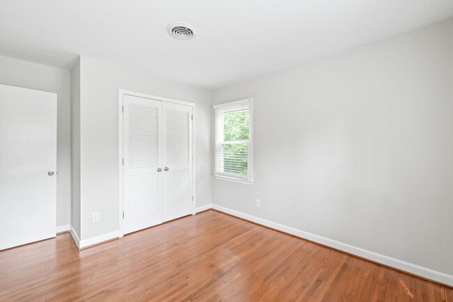 Building Photo - 3 Bedroom home in Coventry Woods!