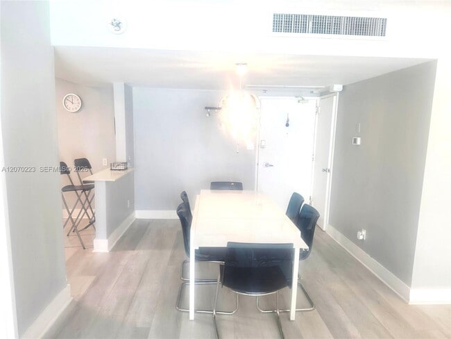 Building Photo - 5151 Collins Ave