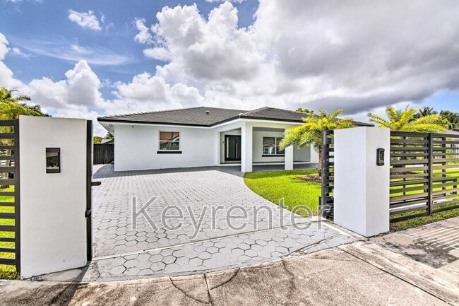 Building Photo - 3001 SW 111th Ct