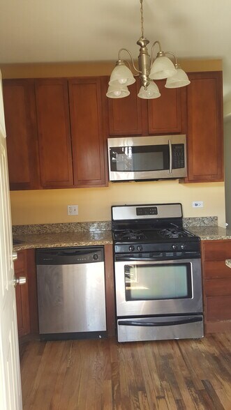 Building Photo - 2243 W Rosemont Ave