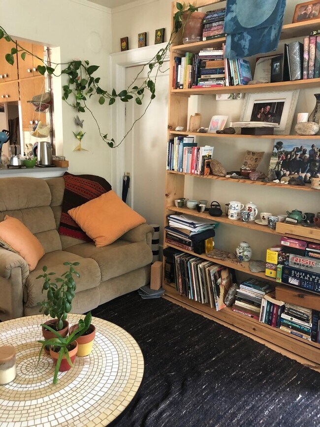 Building Photo - 3063 N Bremen St