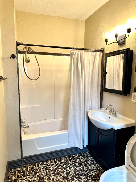 Building Photo - 1211 21st St