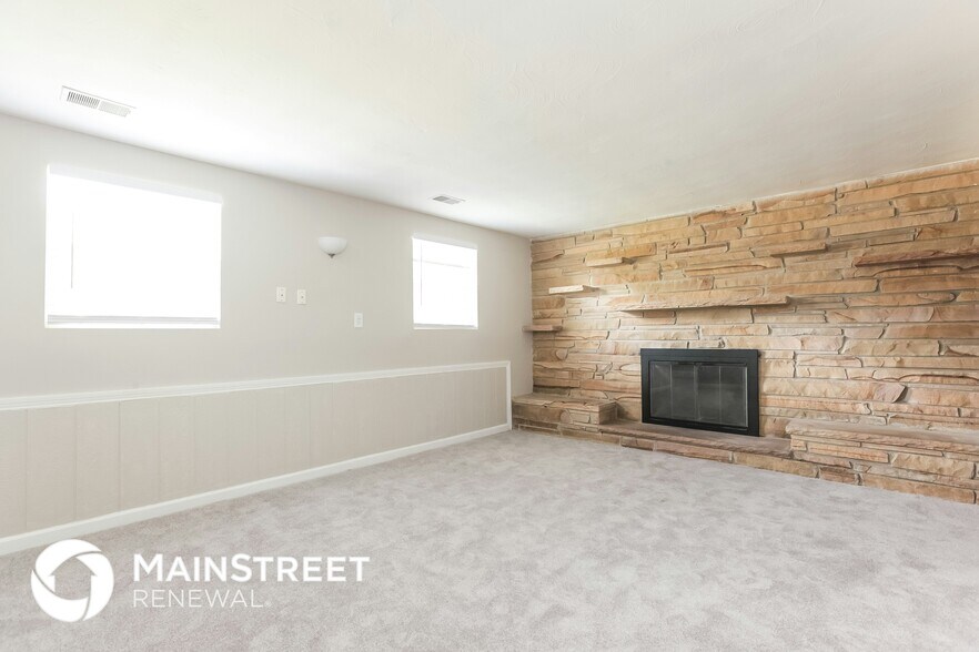 Building Photo - 2313 Bernie Dr