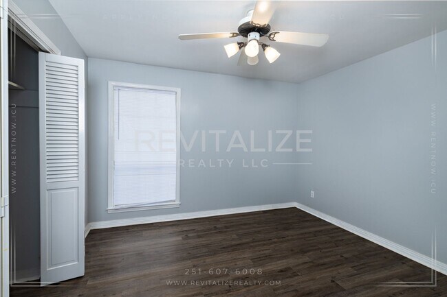 Building Photo - Spacious Brick Home in West Mobile!