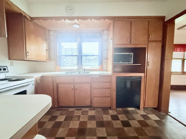 Building Photo - 5-Bed 2-Bath House in Reinbeck
