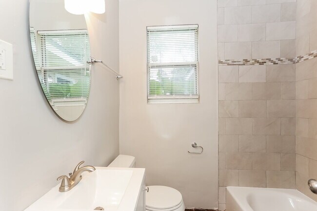 Building Photo - 4606 Albermarle Ave