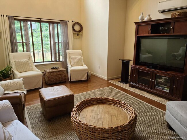 Building Photo - 11 Beacham Rd