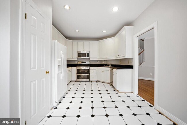 Building Photo - 10189 Castlewood Ln